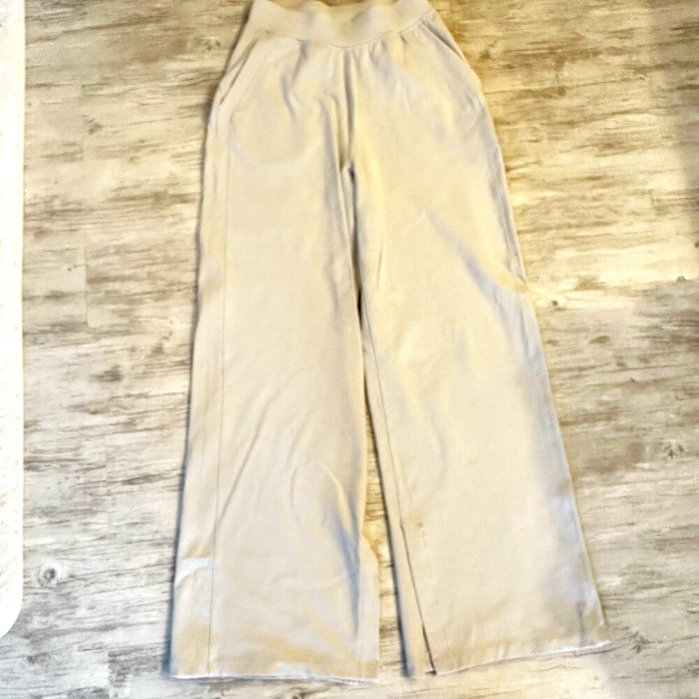 🍋 Lululemon Athletica Wide Leg pants Size 4